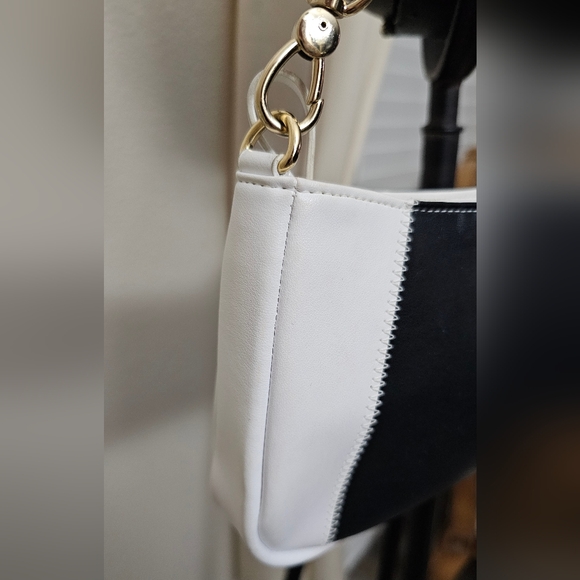 Jones New York Black and White Tuxedo Tassel Clutch EUC - Picture 4 of 16